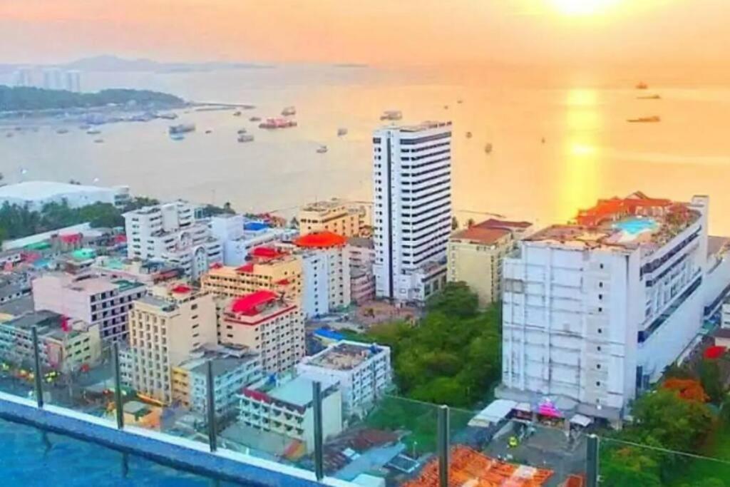 The Base Central Pattaya Quiet Room With Infinity Pool & Free Netflix エクステリア 写真